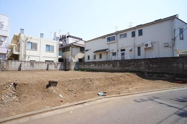 Local photos, including front road. Local Photos