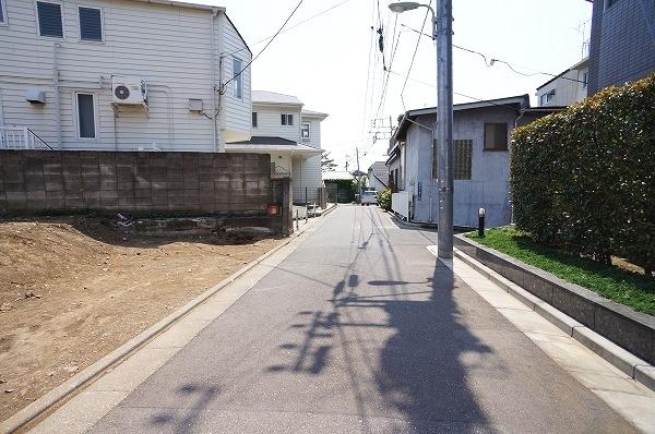 Local photos, including front road. Frontal road