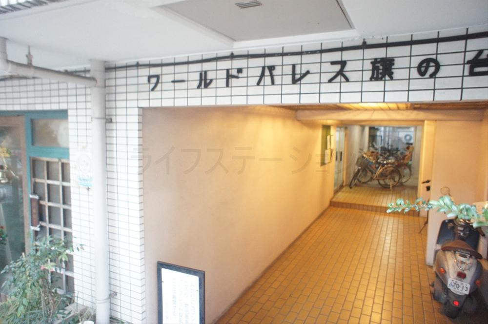 Entrance. Common areas