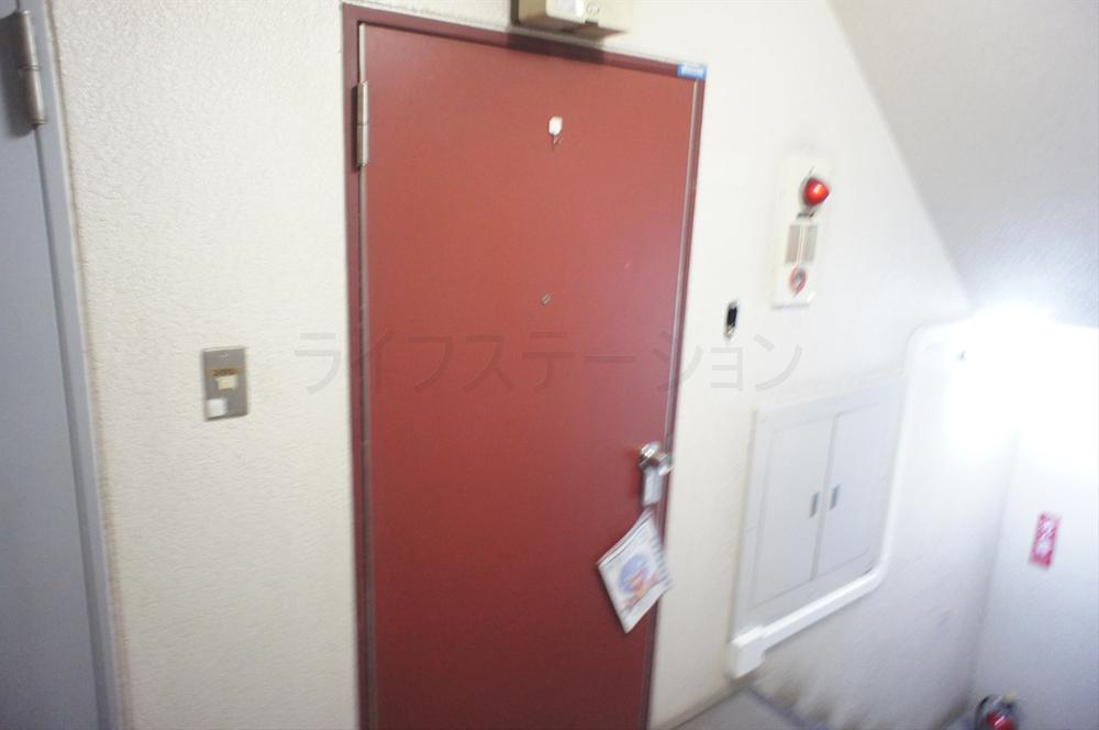 Entrance. Local (December 13, 2013) Shooting