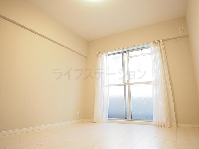 Non-living room. Local (December 13, 2013) Shooting