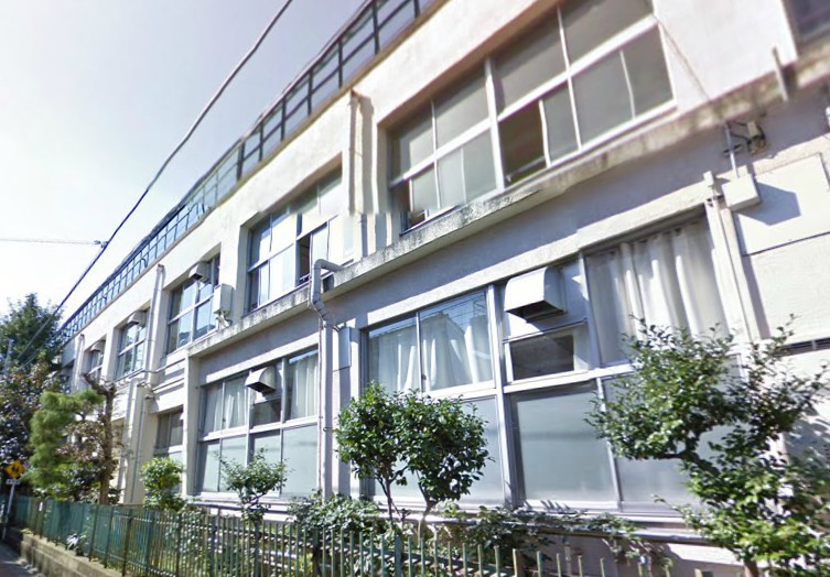 Primary school. 278m to the flag stand elementary school (elementary school)