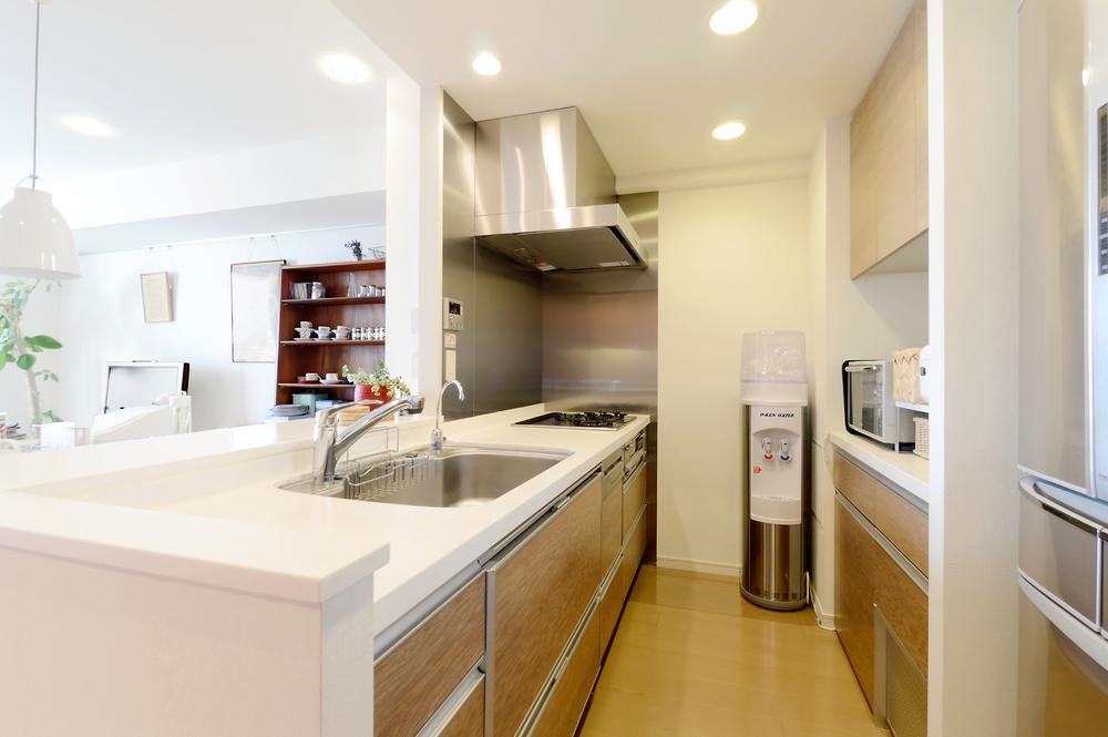 Kitchen. Indoor (10 May 2013) Shooting
