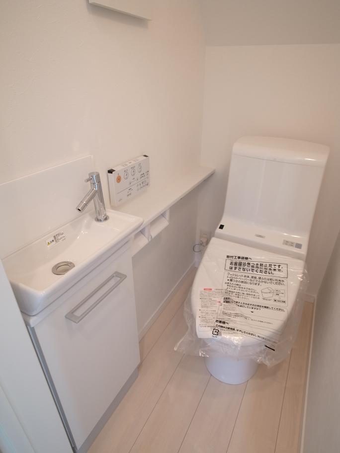 Toilet. LDK construction cases