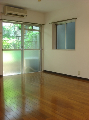 Living and room. 9 Pledge of Western-style