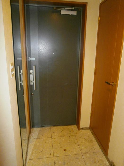 Entrance. Indoor (June 2013) Shooting