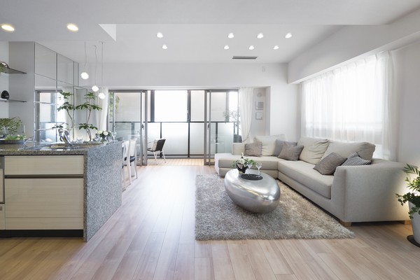 LDK of two surfaces daylight bright outside light overflows, Charm of the corner dwelling unit unique. To achieve a large opening, Open-minded family space that extends to the frontage width is impressive