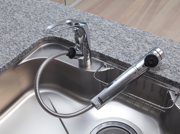 Kitchen.  [Water purifier integrated shower faucet] Luxury features packed into a simple styling. Clear water ・ It can be easily in the switching lever operation of the raw water and shower, It can be pulled out a water purifier for each head.