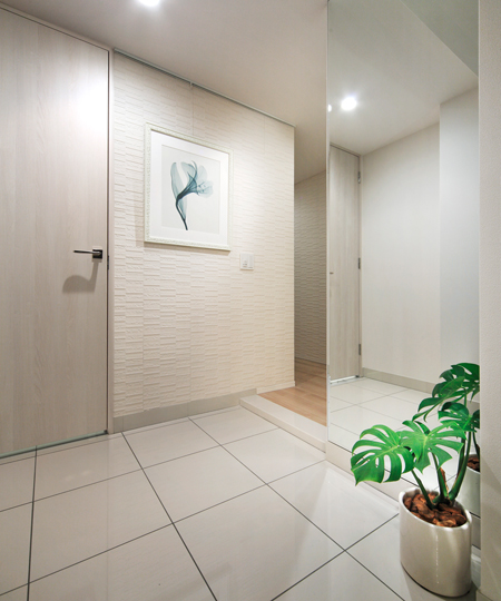 Interior.  [Entrance] Adopt a stone-tone tile with texture in the front door and hallway. It produces a sublime space.