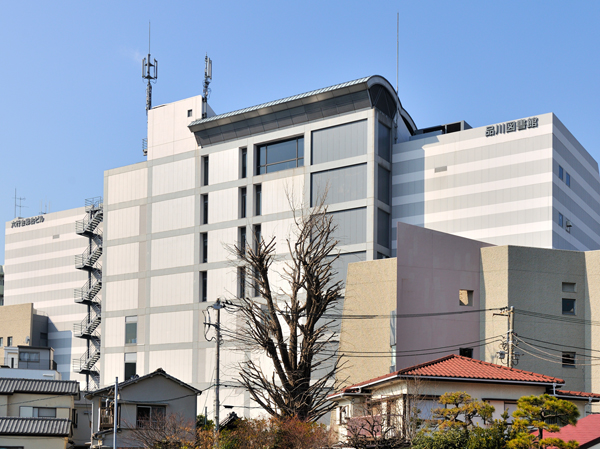 Surrounding environment. Shinagawa Library (5-minute walk / About 350m)