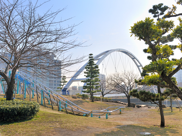 Surrounding environment. Higashi marine park (6-minute walk / About 480m)