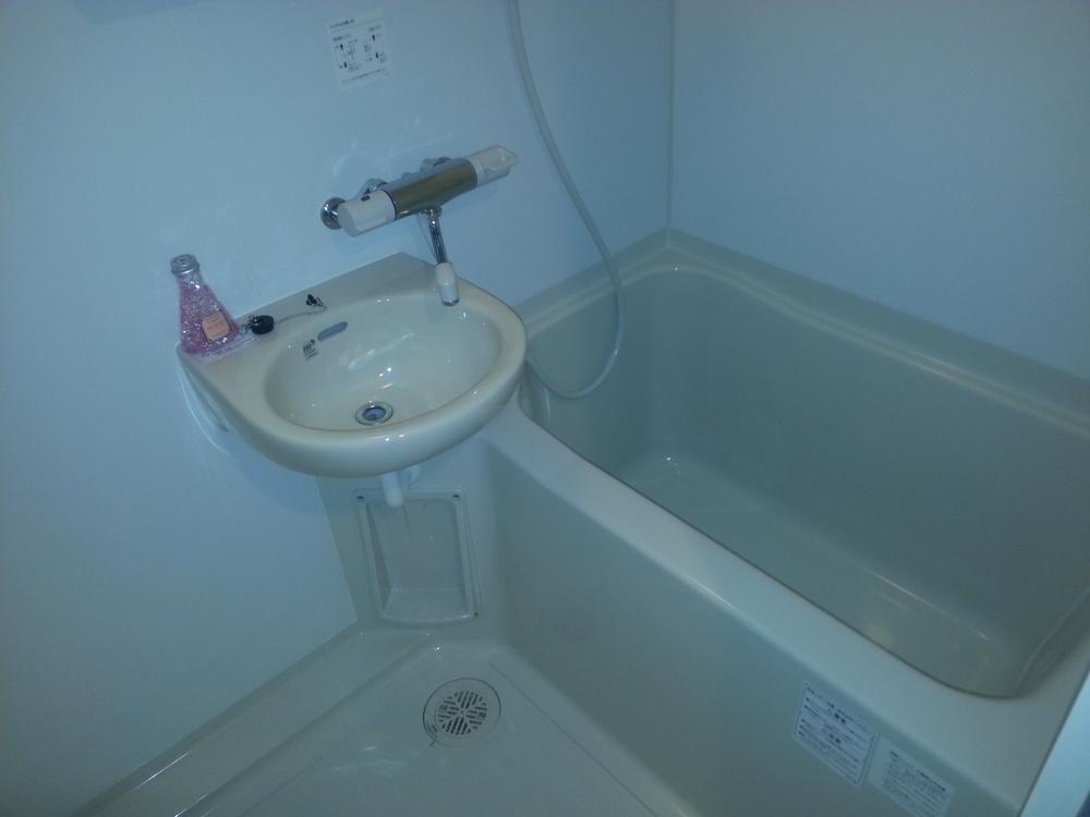 Bathroom. Indoor (12 May 2013) Shooting