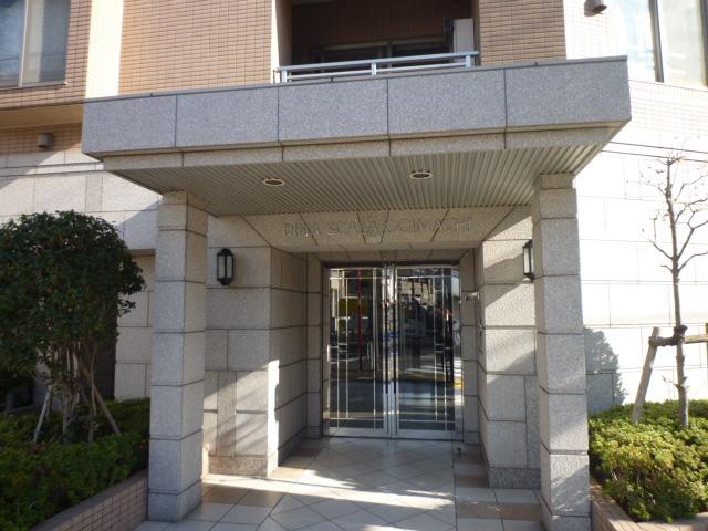 Entrance. Common areas