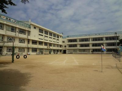 Primary school. 582m to Shinagawa Ward Miyamae Elementary School (elementary school)