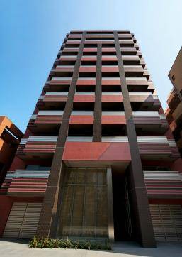 Building appearance. '04 Built in popular designer Property