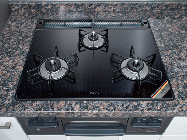 Interior.  [Schott glass top plate] It is loved all over the world, Germany ・ Adopt a shot manufactured by heat-resistant ceramic glass top plate. Not only beautiful, Since the strong to heat and shock, Difficult dirty luck, It is easy to clean.  ※ The following 10-point thing that was taken the model room of all "ExcellentGrand (Excellent Grade)". (G type ・ September 2011 Comprehensive Mansion Gallery Shinjuku Museum)