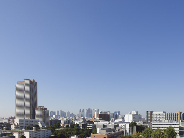 Features of the building.  [Open-minded view overlooking the city center] From high-rise floors, Green Deep mansion district at the feet, It spreads open-minded view of the Shinjuku in the earlier. The downtown landscape to change the scenery by the transitory of time, Us with the everyday things luxury.  ※ Local 14th floor from 2,012.10 shooting ※ View, etc. rank ・ It varies by each dwelling unit, Surrounding environment ・ View might change in the future.