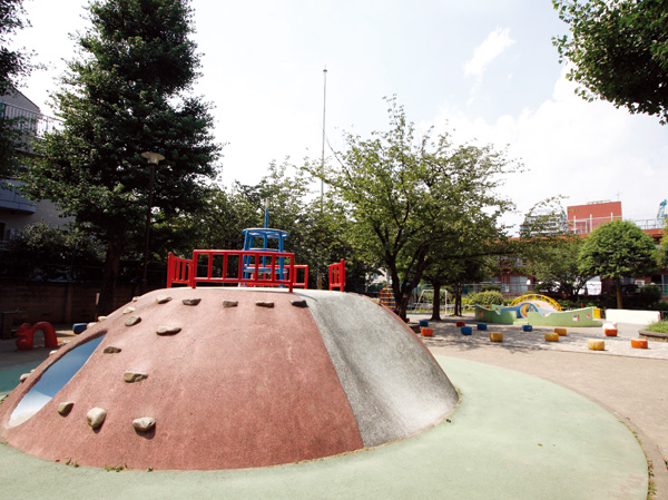 Surrounding environment. Kaga park (about 310m ・ 4-minute walk)