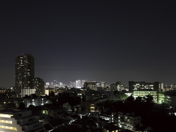 Room and equipment. The same properties that dynamic views. It has. From high-rise floors, Under eyes to the deep green mansion Street, It spreads open-minded view of the Shinjuku in the earlier. The downtown landscape to change the scenery by the transitory of time, To lavish the everyday.  ※ View photos from the local 14th floor (2012.10 shooting) ※ Vista rank ・ It varies by each dwelling unit. View ・ Surrounding environment might change in the future