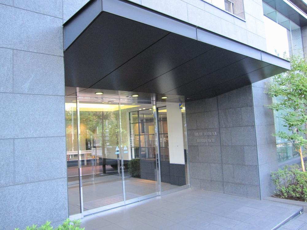 Entrance. Common areas