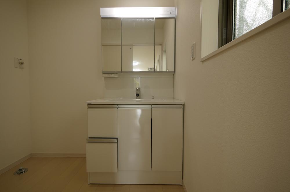 Wash basin, toilet. Indoor (September 2013) Shooting