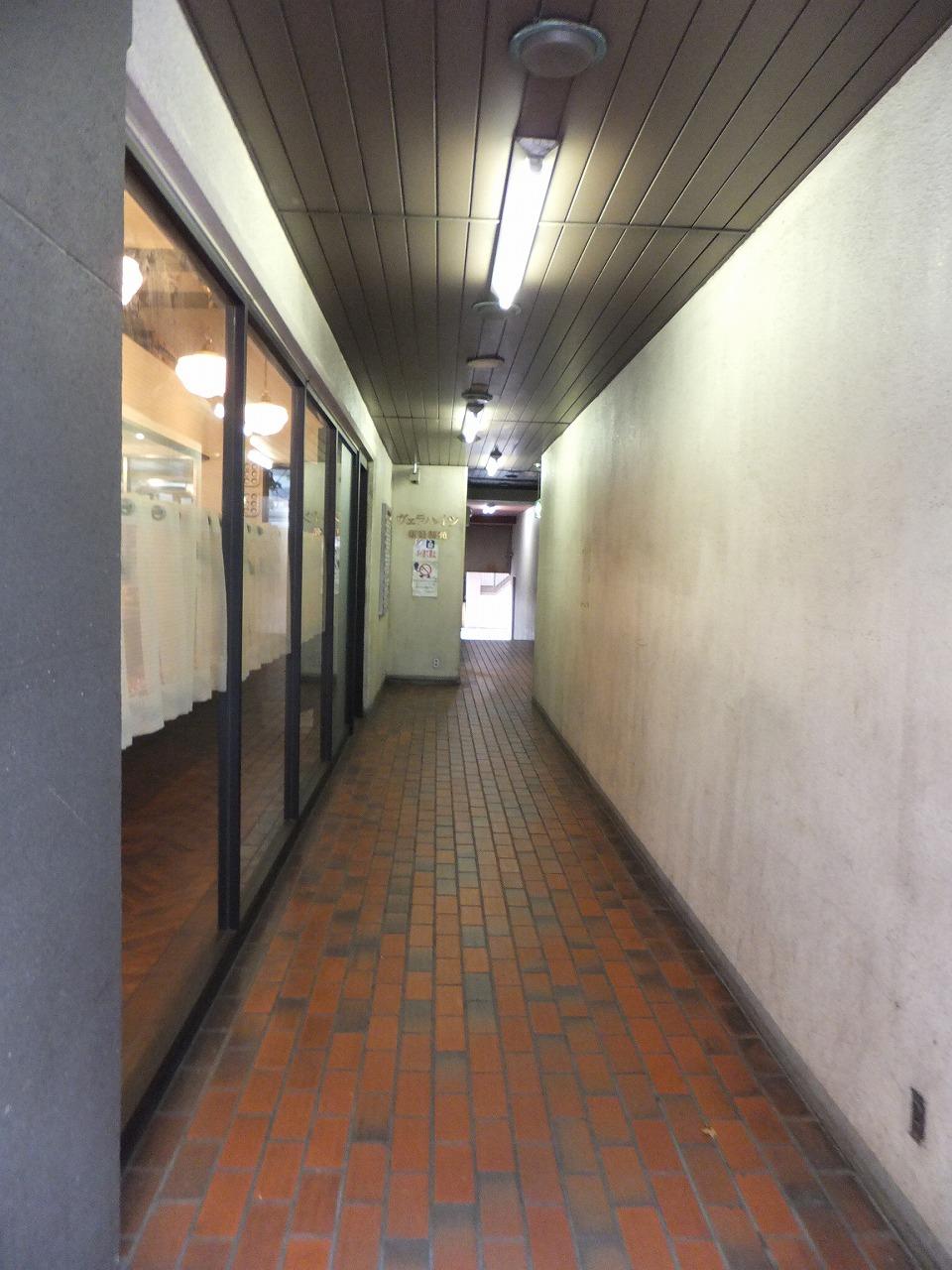 Entrance. Common areas