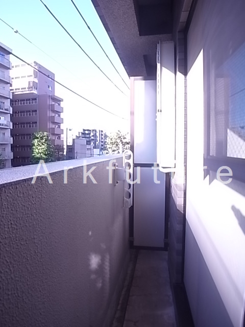 Balcony. Balcony there! 