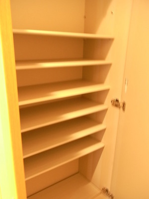 Other Equipment. There are also shoes BOIX