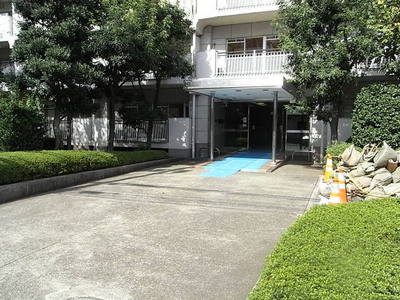 Entrance. Entrance approach