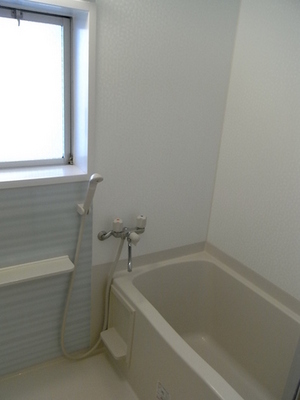 Bath. Spacious bathroom with a window