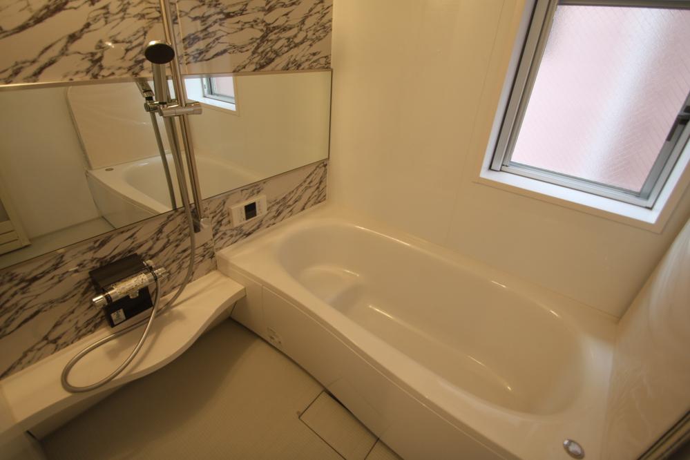 Bathroom. Indoor (April 2013) Shooting Bathroom with window, I can refresh contains the feelings have air!