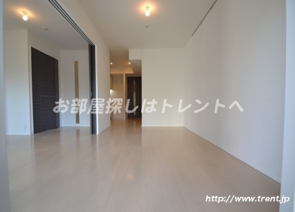 Living and room. It is a reference photo of the second floor of 1LDK type of the same building.