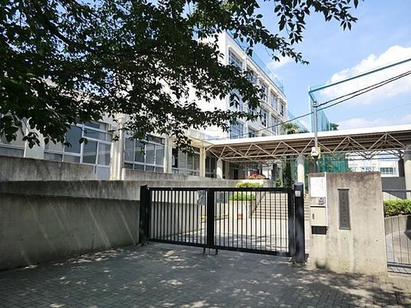 Junior high school. 686m to Shinjuku Ward Ochiai second junior high school