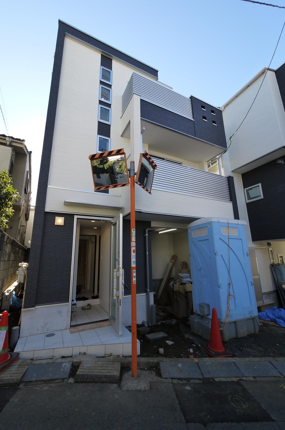 Rendering (appearance). Popular will to high construction company like also to the stylish appearance. The outer wall has adopted the cell clean coat. Window glass, We have adopted a Low-E thermal barrier high thermal insulation double-glazing.