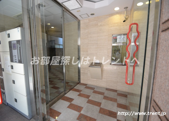 Entrance. Courier BOX