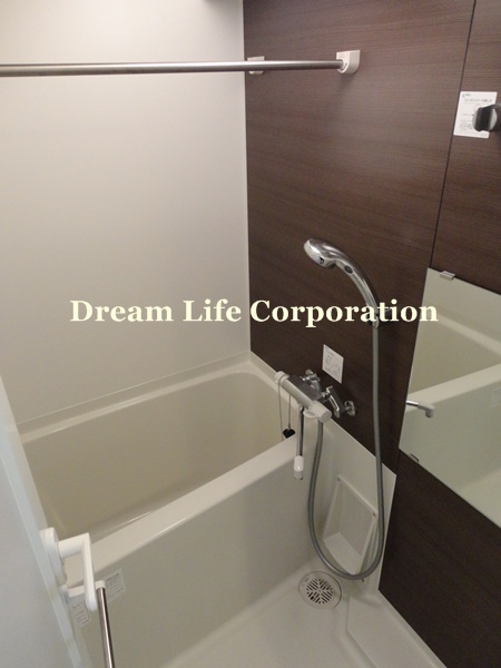 Bath. ※ In fact the we use the photos in the same building may be different.