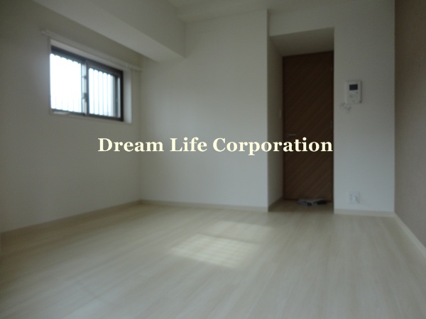 Living and room. ※ In fact the we use the photos in the same building may be different.