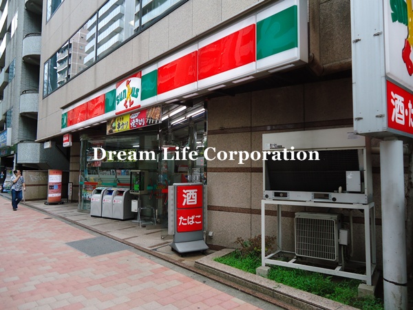 Convenience store. Thanks Shinjuku twelve companies store up (convenience store) 292m