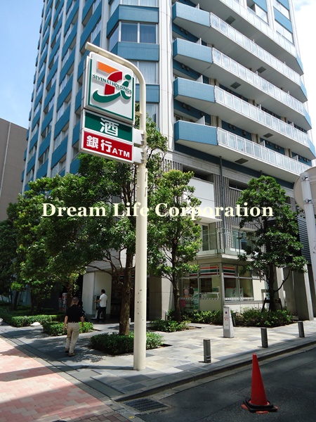 Convenience store. Seven-Eleven twelve companies store up (convenience store) 274m