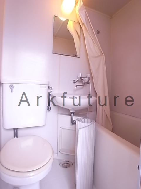 Bath. Your easy-to-clean, 3-point unit bus! 