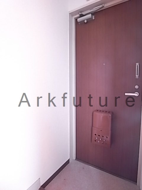 Entrance. Bright entrance! 