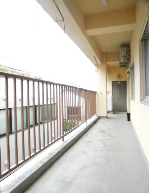 Other common areas. Is the space hanging out the laundry