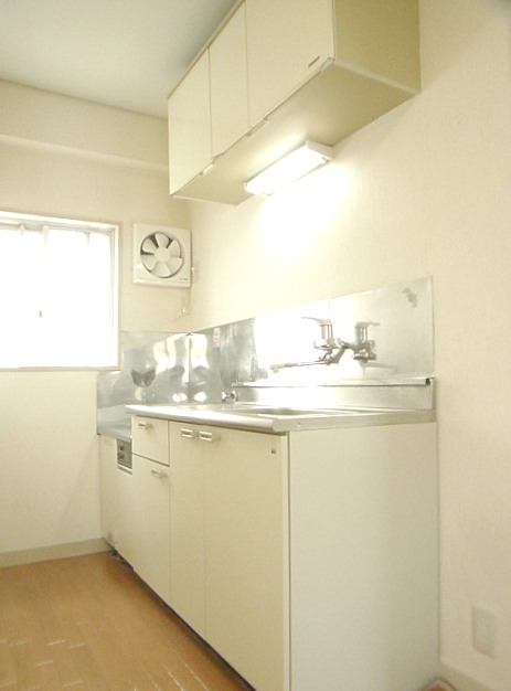 Kitchen. Also spread the width of the cooking in the gas stove installation Allowed