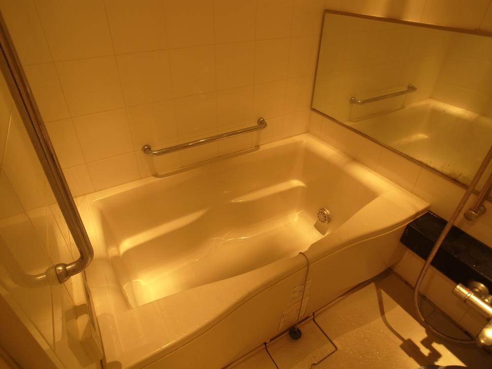 Bathroom. Indoor (12 May 2013) Shooting