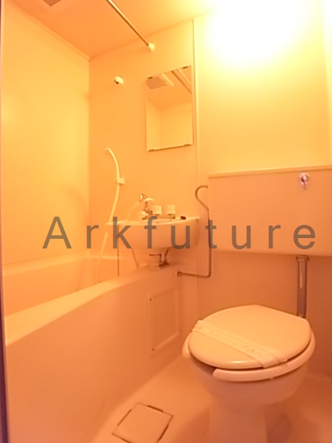 Bath. Your easy-to-clean 3-point unit bus! 