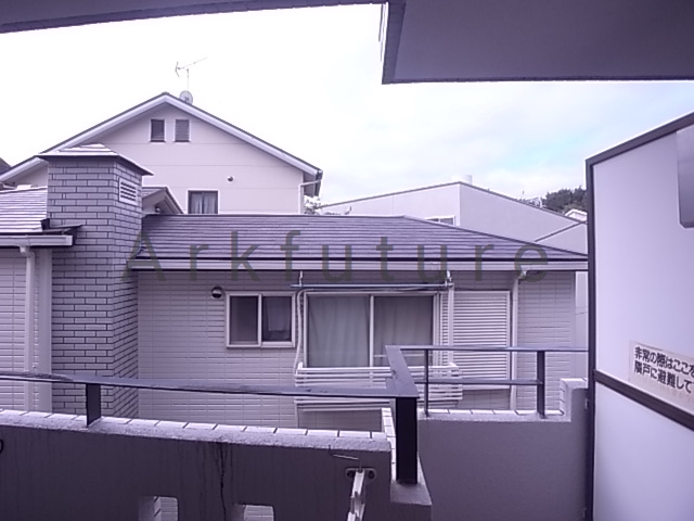 View. And across the front driveway, It is not blocked per day! 