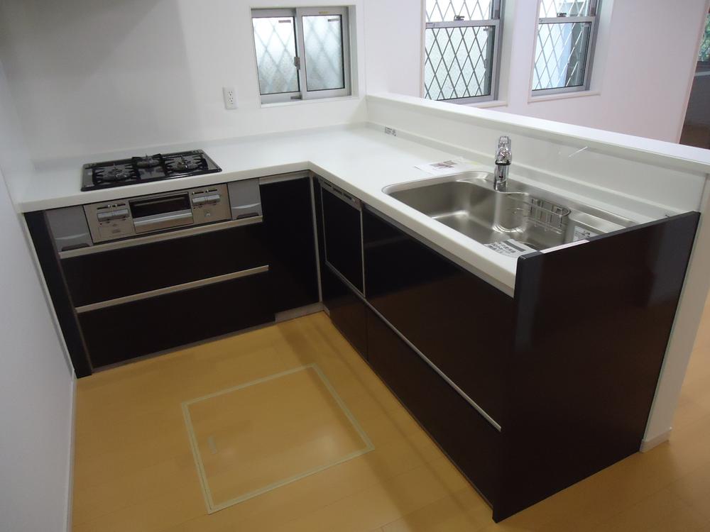 Kitchen. Indoor (11 May 2013) Shooting