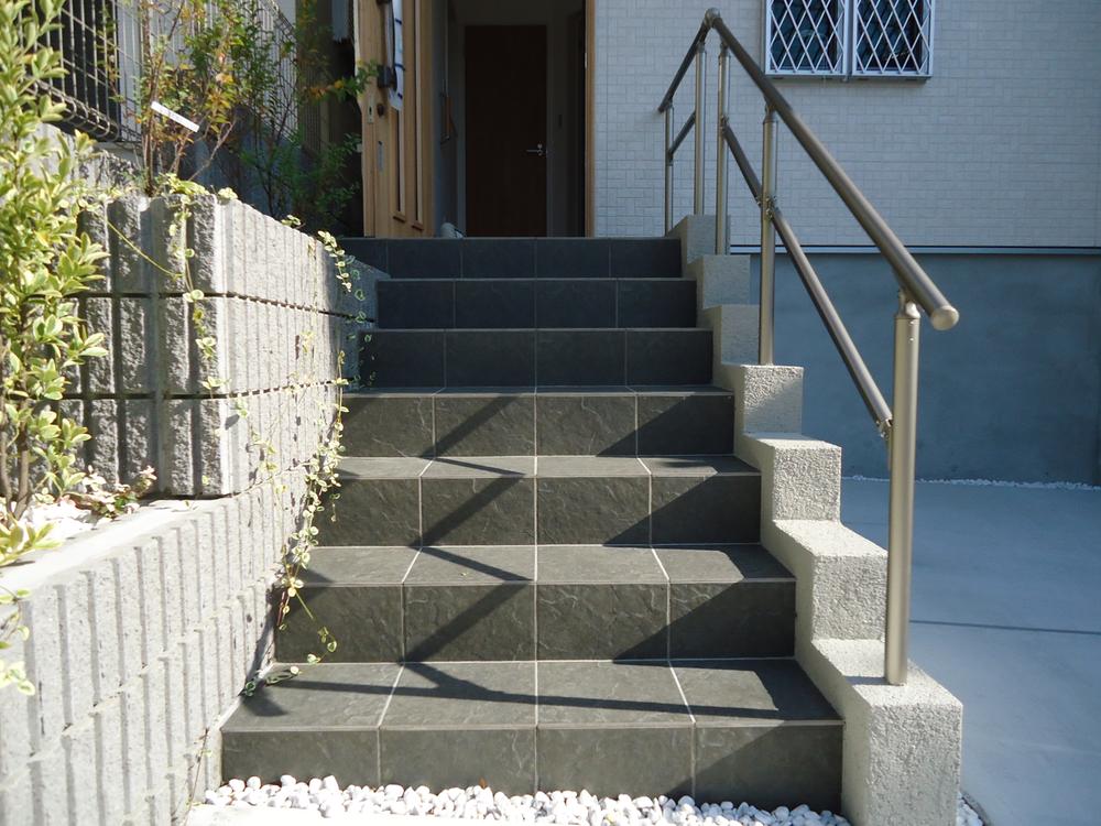 Entrance. Local (11 May 2013) Shooting