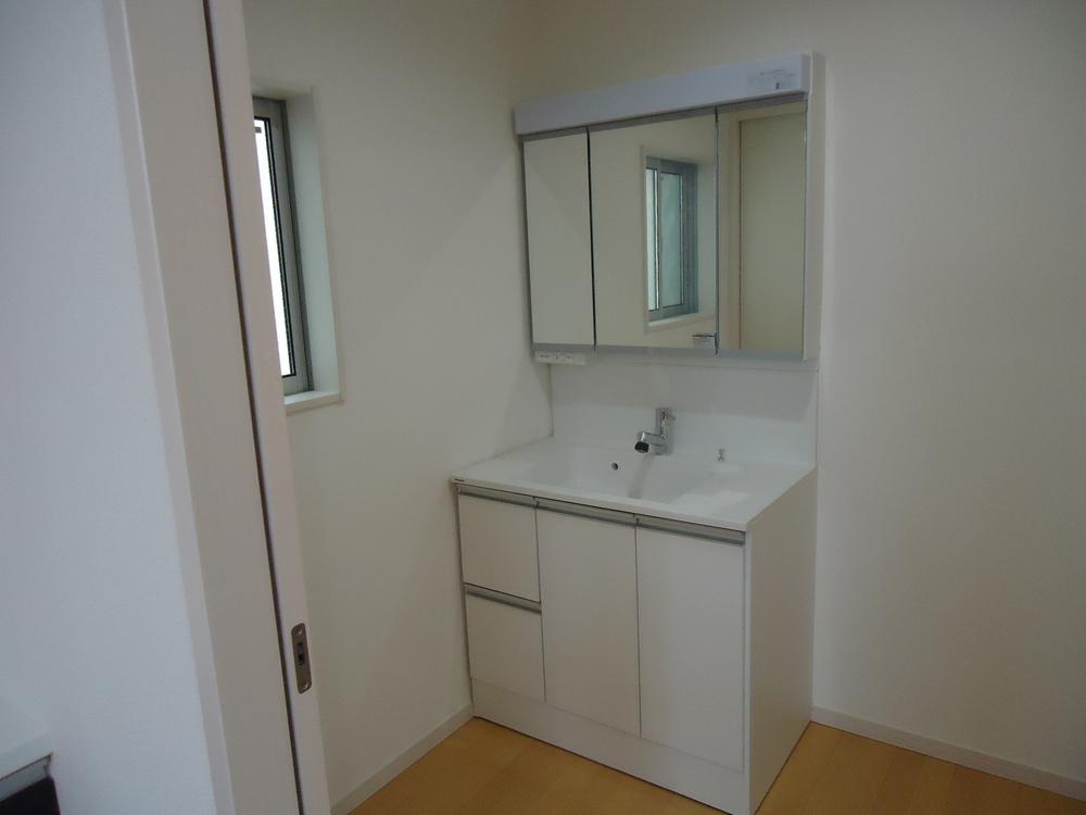 Wash basin, toilet. Indoor (11 May 2013) Shooting