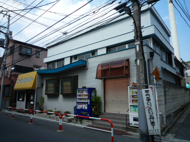 Other. 400m to the public bath (Other)